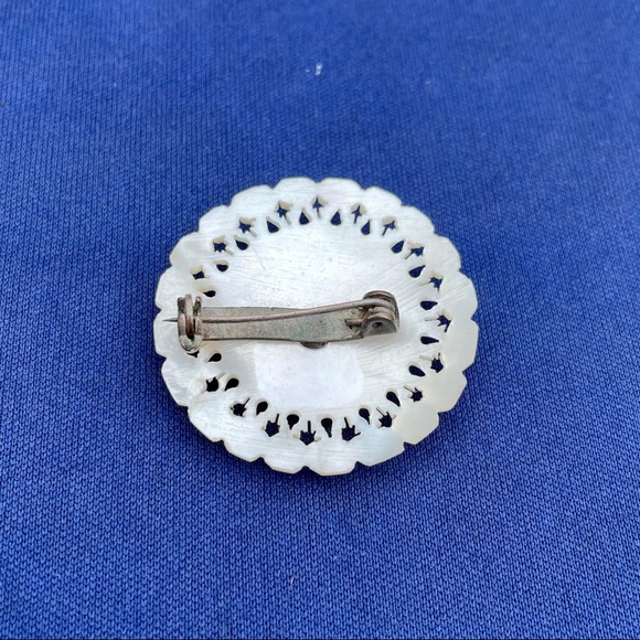 Antique Carved Floral Mother of Pearl Brooch - Picture 4 of 6